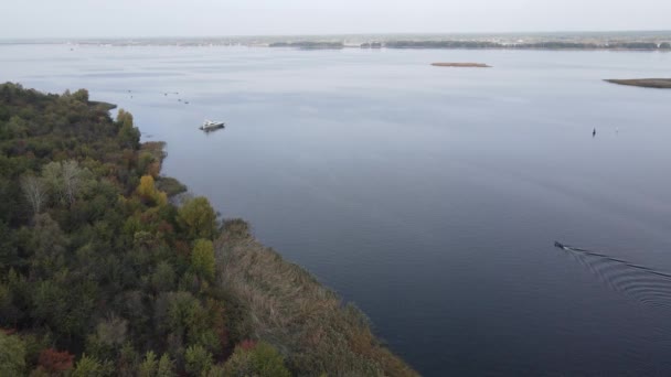 Bella vista aerea del fiume Dnipro. Ucraina, rallentatore — Video Stock