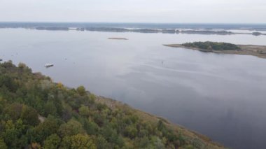 Dinyeper nehrinin güzel hava manzarası. Ukrayna, ağır çekim