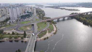 Ukrayna 'nın ana nehri, Kyiv yakınlarındaki Dnipro. Yavaş çekim