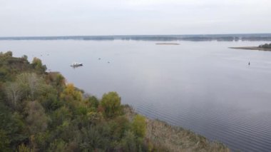 Dnipro Nehri 'nin havadan görünüşü - Ukrayna' nın ana nehri.