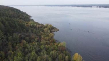 Dnipro Nehri 'nin havadan görünüşü - Ukrayna' nın ana nehri.