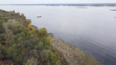 Dnipro Nehri 'nin havadan görünüşü - Ukrayna' nın ana nehri.