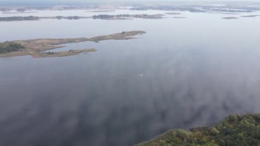 Dnipro Nehri 'nin havadan görünüşü - Ukrayna' nın ana nehri.