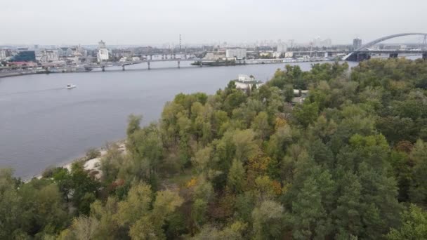 Główna rzeka Ukrainy - Dniepr pod Kijowem. Zwolniony ruch — Wideo stockowe