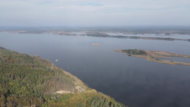 Vista aérea del río Dnipro, el principal río de Ucrania — Vídeo de stock