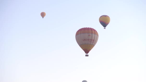 Ballonger på himlen över Kappadokien, Turkiet — Stockvideo