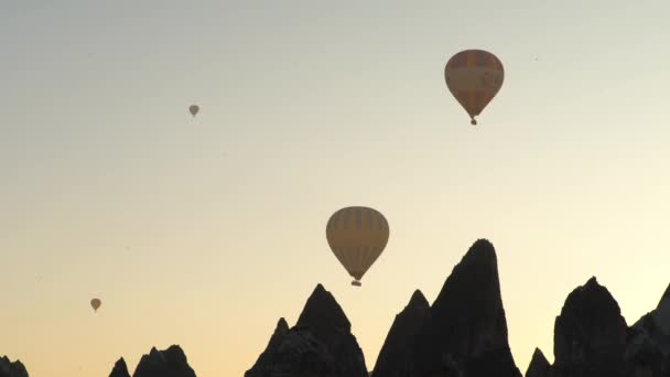 Balões no céu sobre a Capadócia, Turquia — Vídeo de Stock