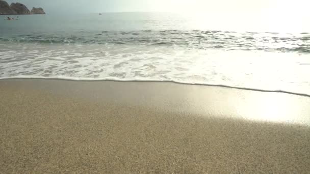 Nahaufnahme der Küste am Strand — Stockvideo