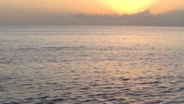 Superficie del agua marina. Hermoso paisaje marino del mar Mediterráneo — Vídeo de stock