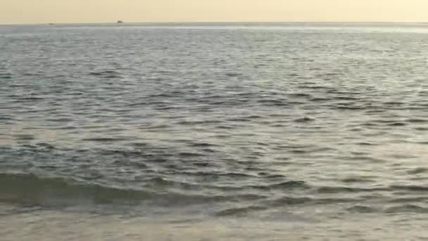 Superfície da água do mar. Bela paisagem marinha do mar Mediterrâneo — Vídeo de Stock