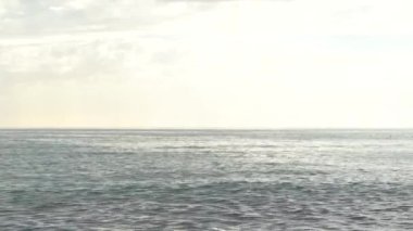 Deniz suyu yüzeyi. Akdeniz 'in güzel deniz manzarası