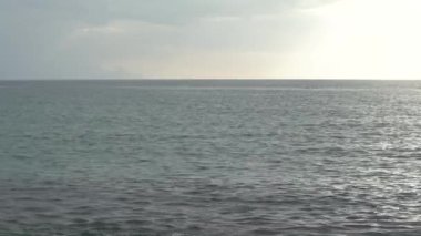 Deniz suyu yüzeyi. Akdeniz 'in güzel deniz manzarası