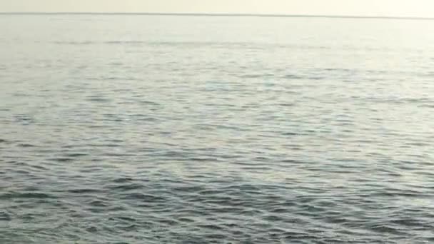 Superfície da água do mar. Bela paisagem marinha do mar Mediterrâneo — Vídeo de Stock