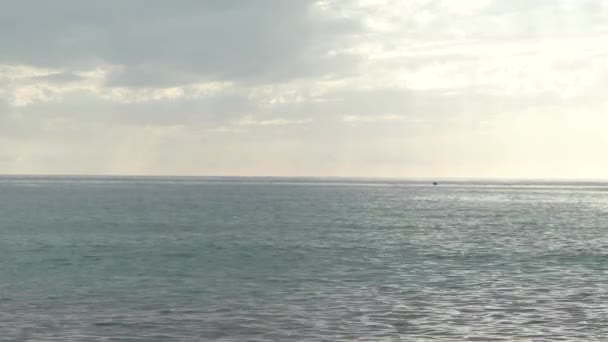 Meerwasseroberfläche. Schöne Meereslandschaft des Mittelmeeres — Stockvideo