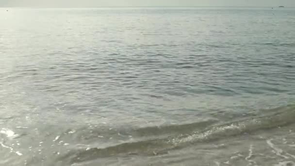 Zeegezicht op het strand bij de kust. Turkije — Stockvideo
