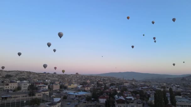 Capadocia, Turquía: Globos en el cielo. Vista aérea — Vídeos de Stock