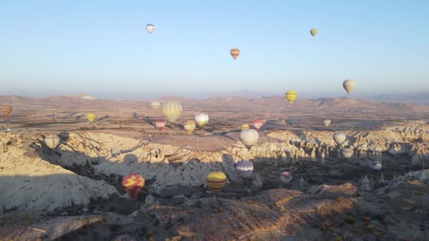 Cappadocia, Turkey: Balon di langit. Tampilan udara — Stok Video