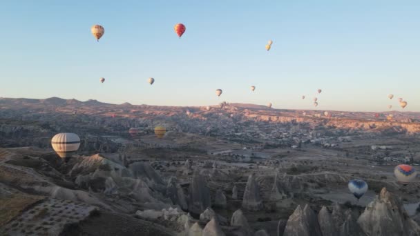 Capadocia, Turquía: Globos en el cielo. Vista aérea — Vídeos de Stock