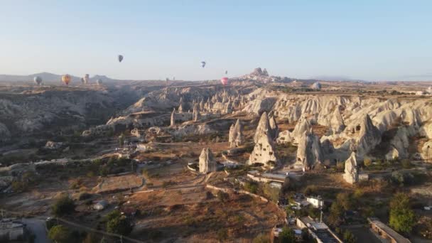 Capadócia, Turquia: Balões no céu. Vista aérea — Vídeo de Stock