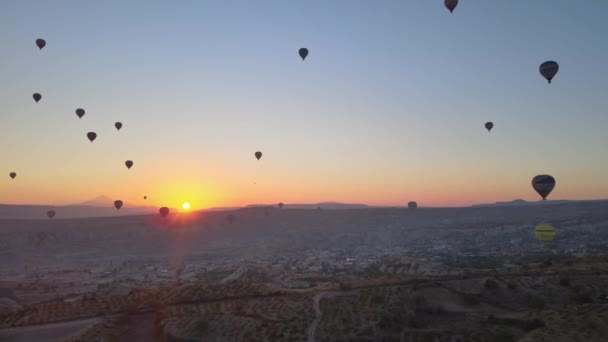 Cappadocia, Turkey: Balon di langit. Tampilan udara — Stok Video