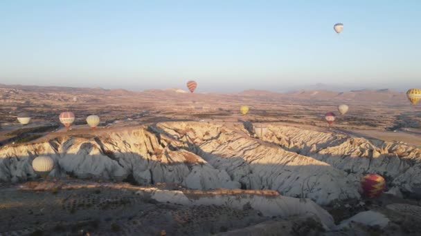 Capadócia, Turquia: Balões no céu. Vista aérea — Vídeo de Stock