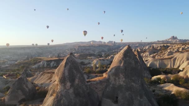 Capadócia, Turquia: Balões no céu. Vista aérea — Vídeo de Stock