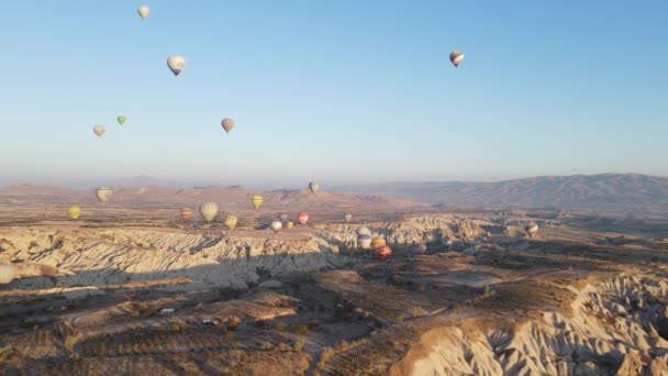 Cappadocia, Turkey: Balon di langit. Tampilan udara — Stok Video