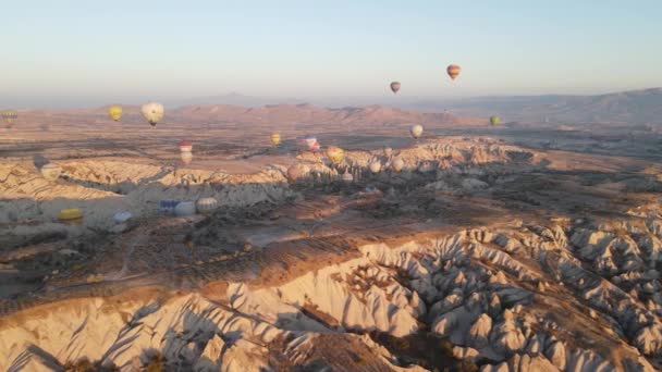 Cappadocia, Turkey: Balon di langit. Tampilan udara — Stok Video