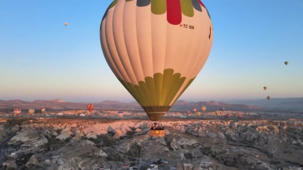 Cappadocia, Turkey : Balloons in the sky.空中景观 — 图库视频影像