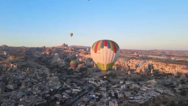 Capadocia, Turquía: Globos en el cielo. Vista aérea — Vídeos de Stock