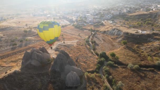 Cappadocia, Turkey : Balloons in the sky. Aerial view — Stok video