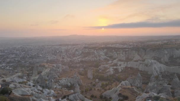 Солнце над Горемом. Каппадокия, Турция. Вид с воздуха — стоковое видео