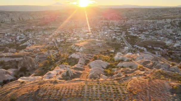Сонце над Горем. Каппадокія, Туреччина. Вид з повітря — стокове відео