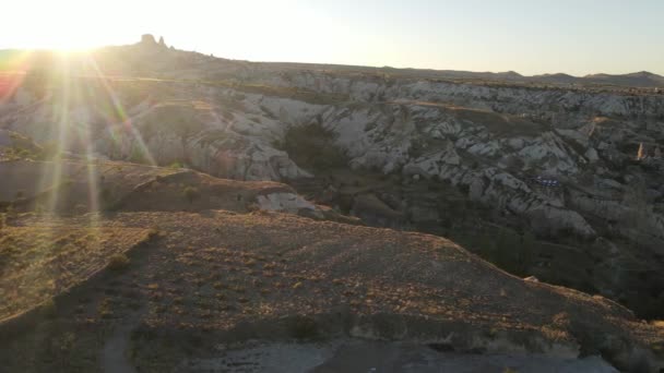 Solen över Goreme. Kappadokien, Turkiet. Flygbild — Stockvideo