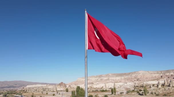 Bandeira da Turquia na Capadócia. Vista aérea — Vídeo de Stock