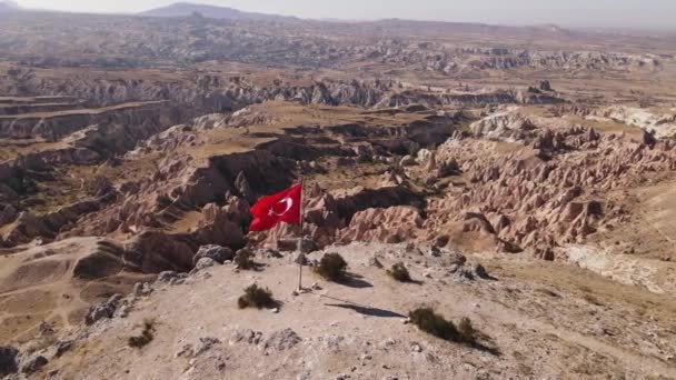 Drapelul Turciei în Cappadocia. Vedere aeriană — Videoclip de stoc