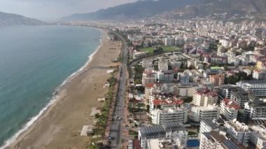 Alanya, Türkiye - deniz kıyısında bir tatil köyü. Hava görünümü