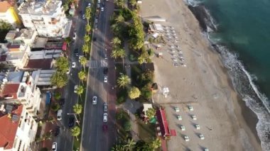 Alanya, Türkiye - deniz kıyısında bir tatil köyü. Hava görünümü