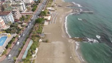 Alanya, Türkiye - deniz kıyısında bir tatil köyü. Hava görünümü