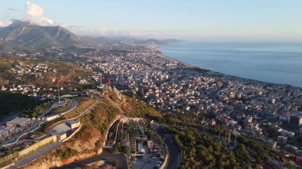 Alanya, Turkiet - en semesterort vid stranden. Flygbild — Stockvideo