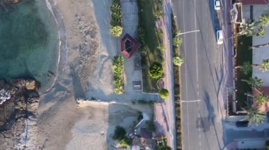 Alanya, Türkiye - deniz kıyısında bir tatil köyü. Hava görünümü