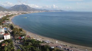 Alanya, Türkiye - deniz kıyısında bir tatil köyü. Hava görünümü