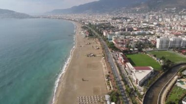 Alanya, Türkiye - deniz kıyısında bir tatil köyü. Hava görünümü