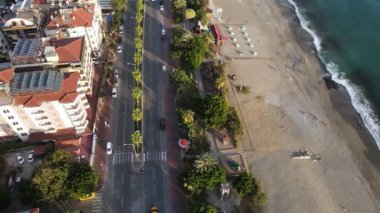 Alanya, Türkiye - deniz kıyısında bir tatil köyü. Hava görünümü