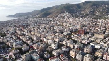 Alanya, Türkiye - deniz kıyısında bir tatil köyü. Hava görünümü