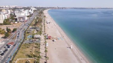 Antalya, Türkiye - deniz kıyısında bir tatil köyü. Hava görünümü