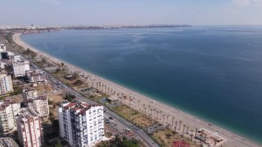 Antalya, Türkiye - deniz kıyısında bir tatil köyü. Hava görünümü