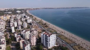 Antalya, Türkiye - deniz kıyısında bir tatil köyü. Hava görünümü