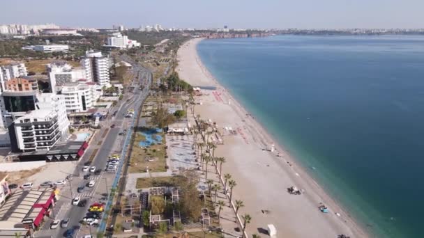 Antalya, Turcja - kurort nad brzegiem morza. Widok z lotu ptaka — Wideo stockowe