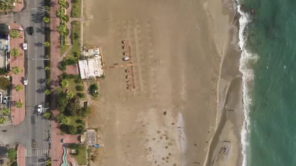 Flygfoto över stranden vid badorten. Turkiet — Stockvideo